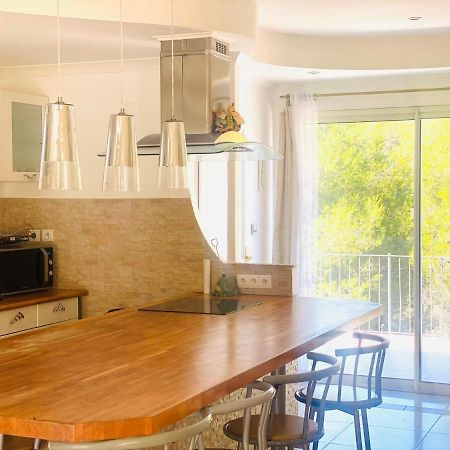 Villa نيم المظهر الخارجي الصورة