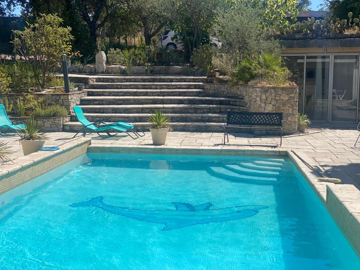 Villa نيم المظهر الخارجي الصورة