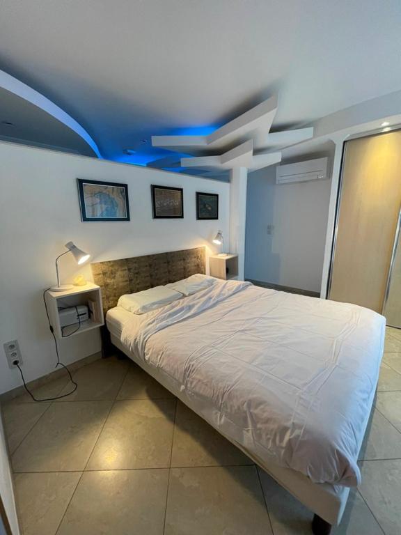 Villa نيم المظهر الخارجي الصورة