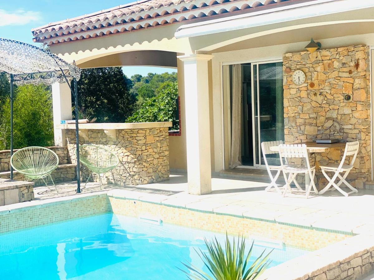 Villa نيم المظهر الخارجي الصورة