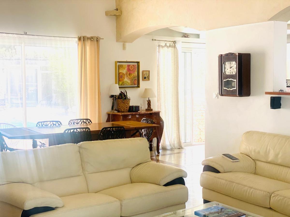 Villa نيم المظهر الخارجي الصورة